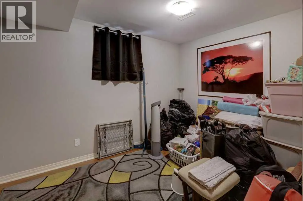 43 Canoe Square SW
