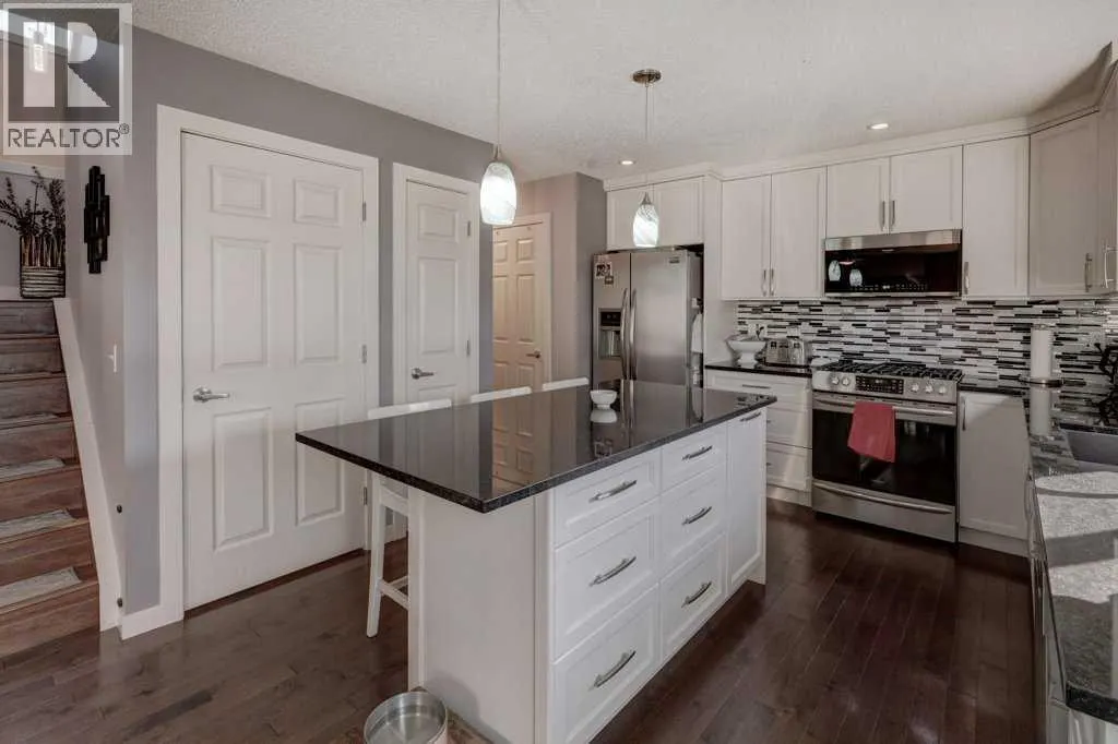 43 Canoe Square SW