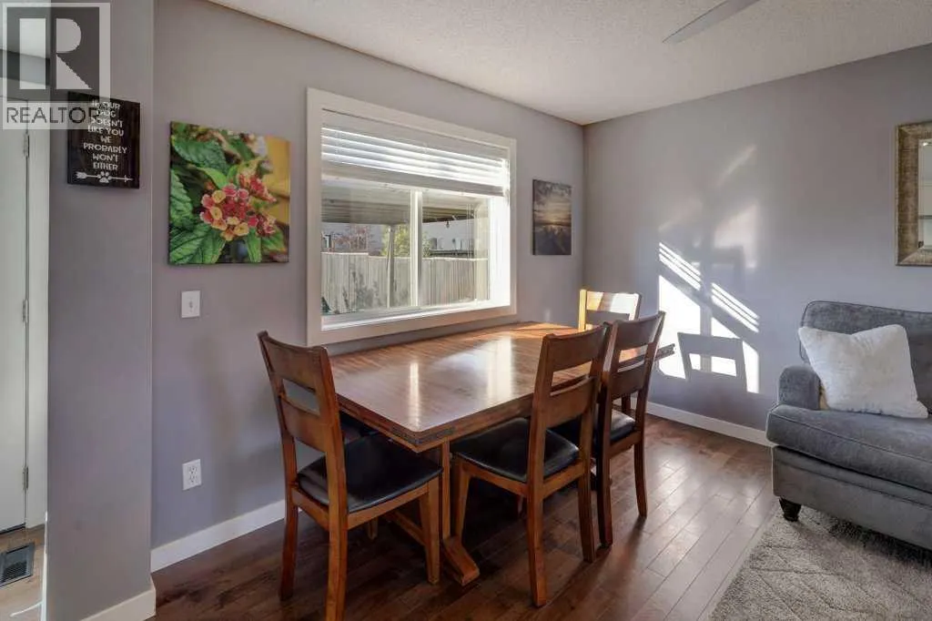 43 Canoe Square SW