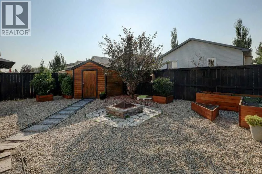 43 Canoe Square SW