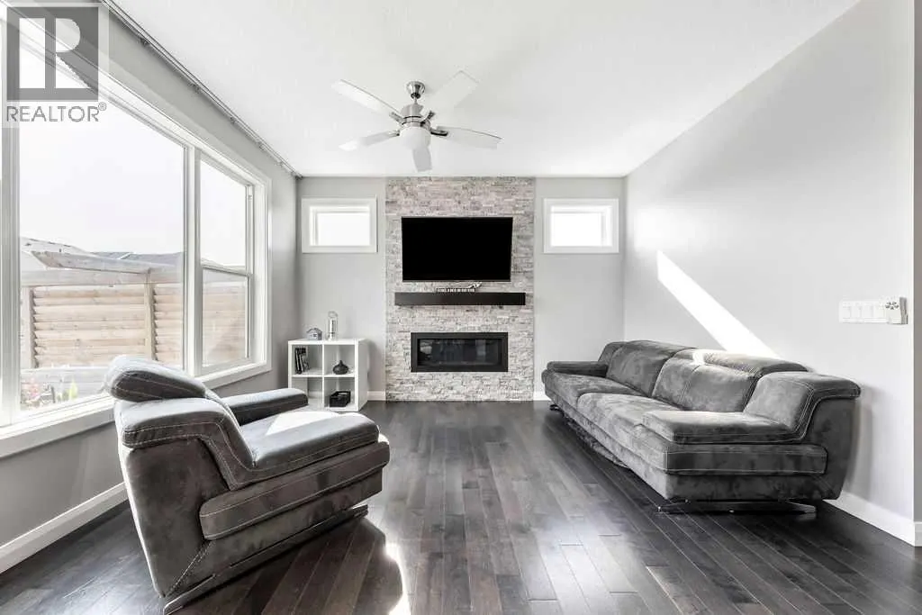 6 Redstone Mews NE