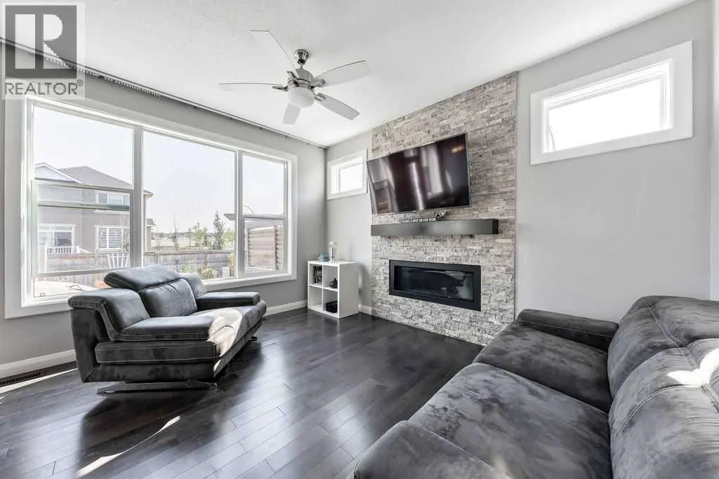 6 Redstone Mews NE