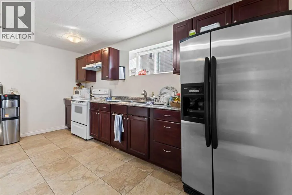 253 Coral Shores Cape NE