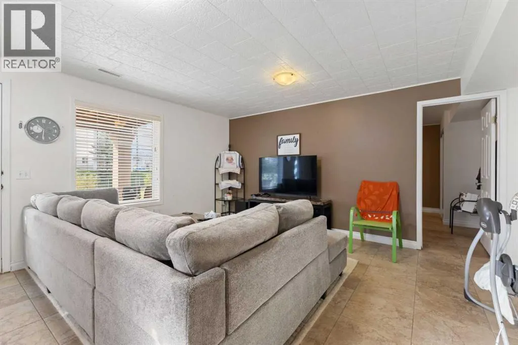 253 Coral Shores Cape NE