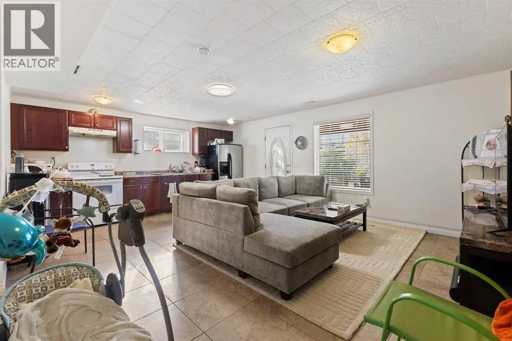 253 Coral Shores Cape NE