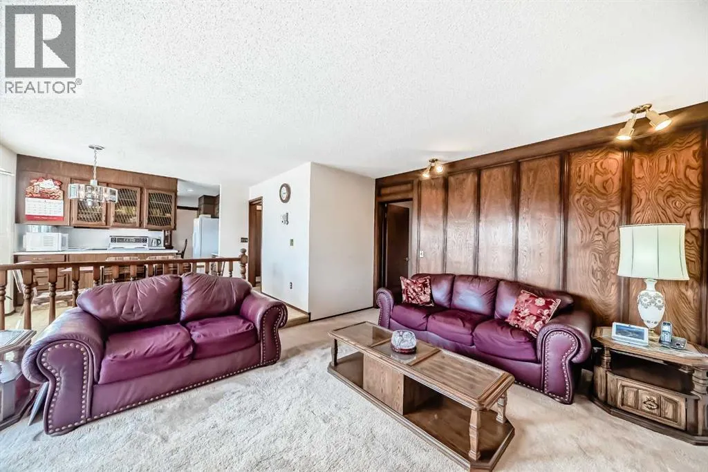 16 Edgeland Bay NW