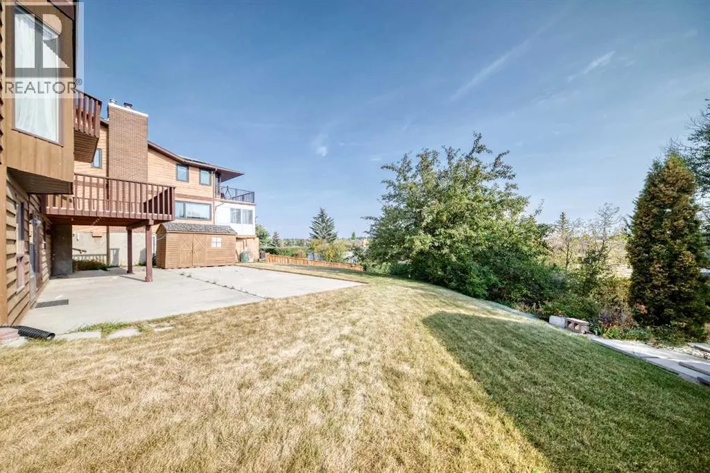 16 Edgeland Bay NW