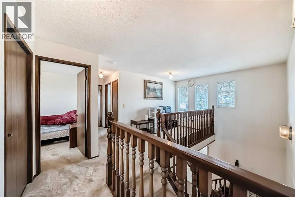 16 Edgeland Bay NW