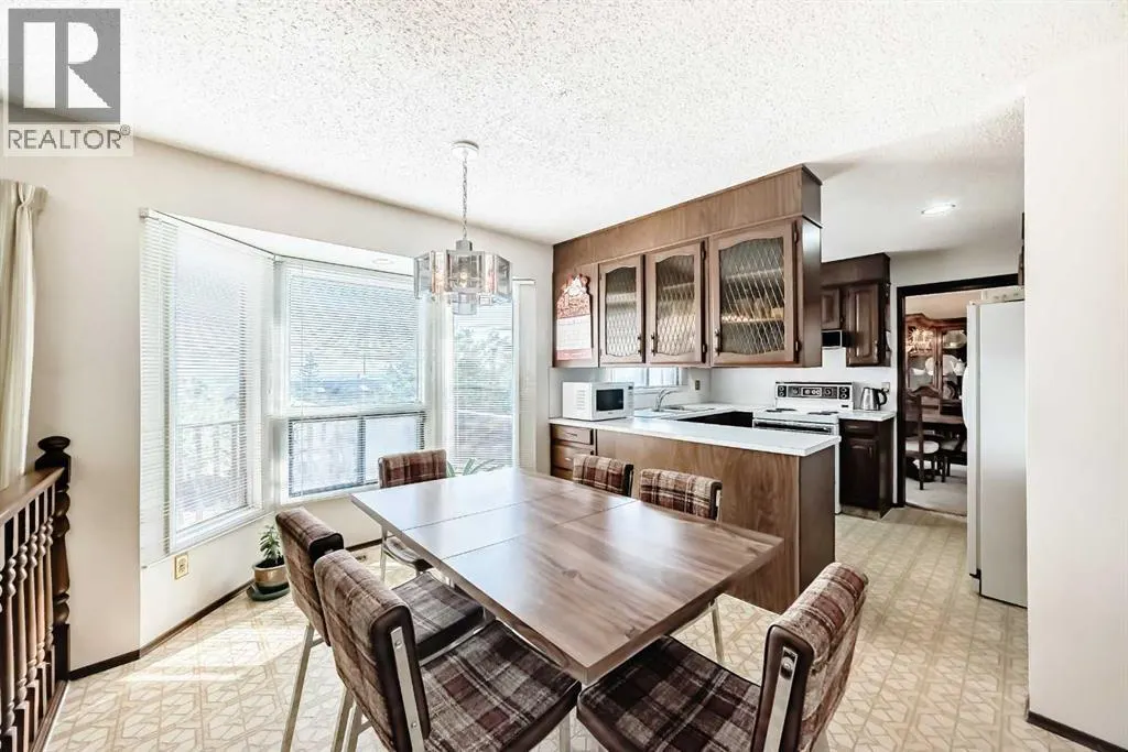 16 Edgeland Bay NW