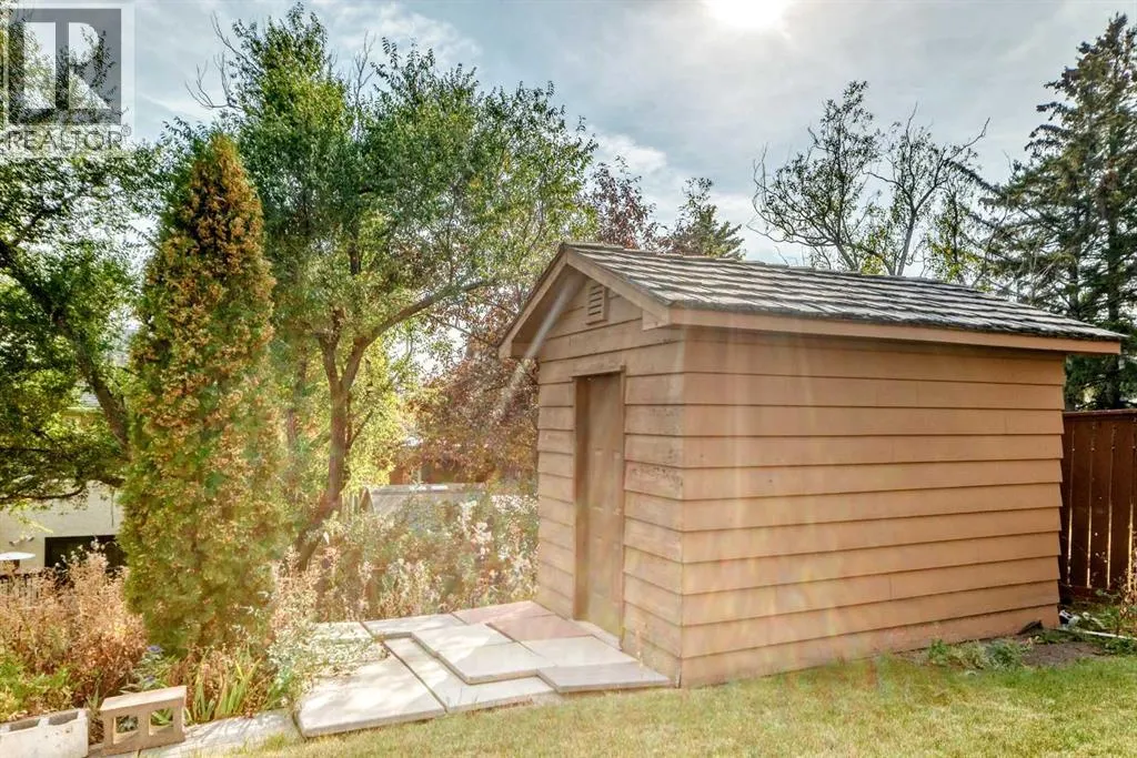 16 Edgeland Bay NW