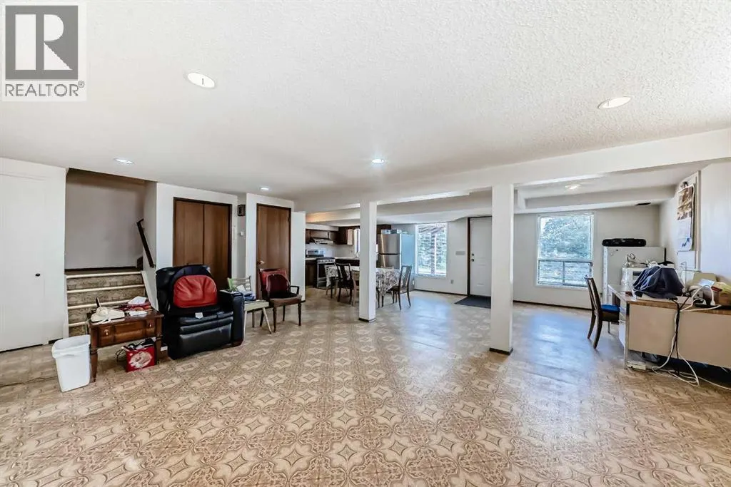 16 Edgeland Bay NW