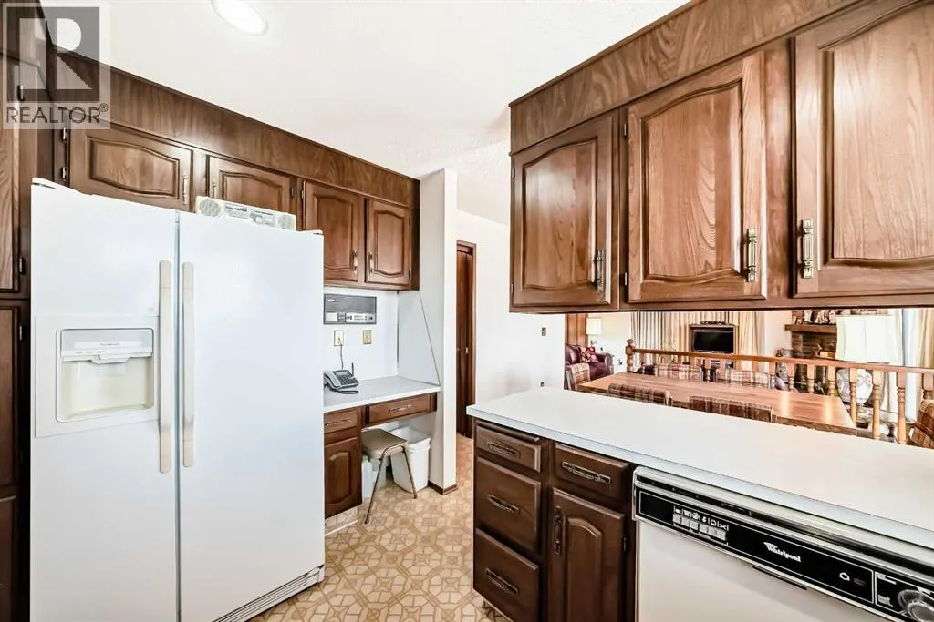 16 Edgeland Bay NW