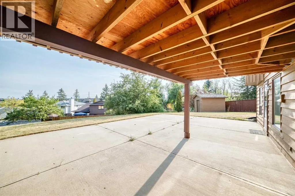 16 Edgeland Bay NW