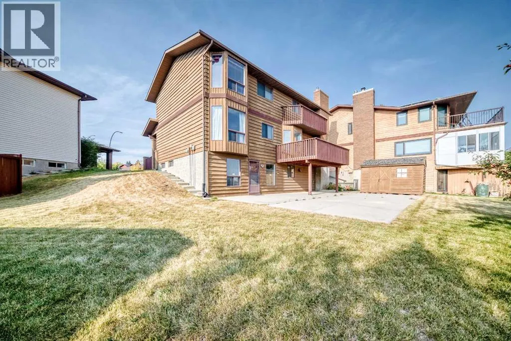 16 Edgeland Bay NW