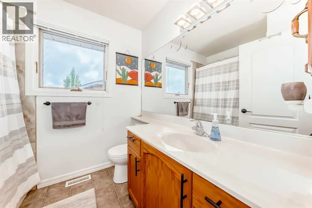 296 Lakeside Greens Crescent