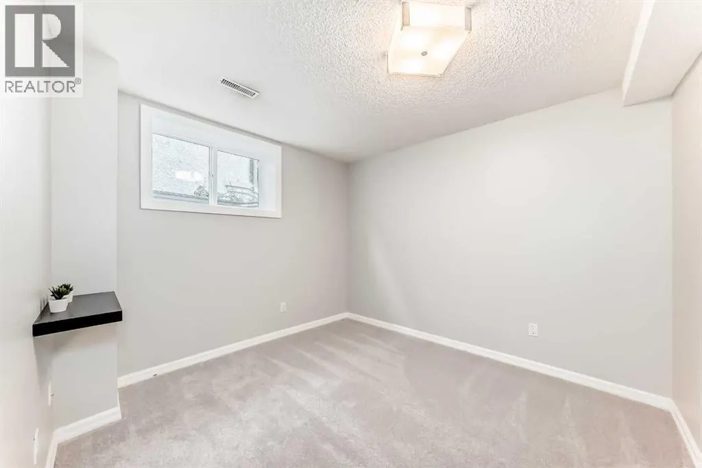 296 Lakeside Greens Crescent