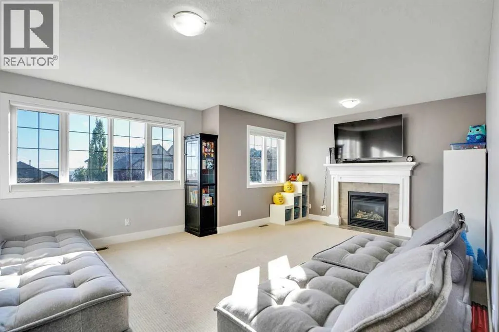 70 Royal Ridge Manor NW