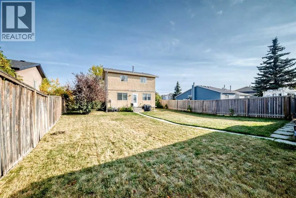 147 Castledale Way NE
