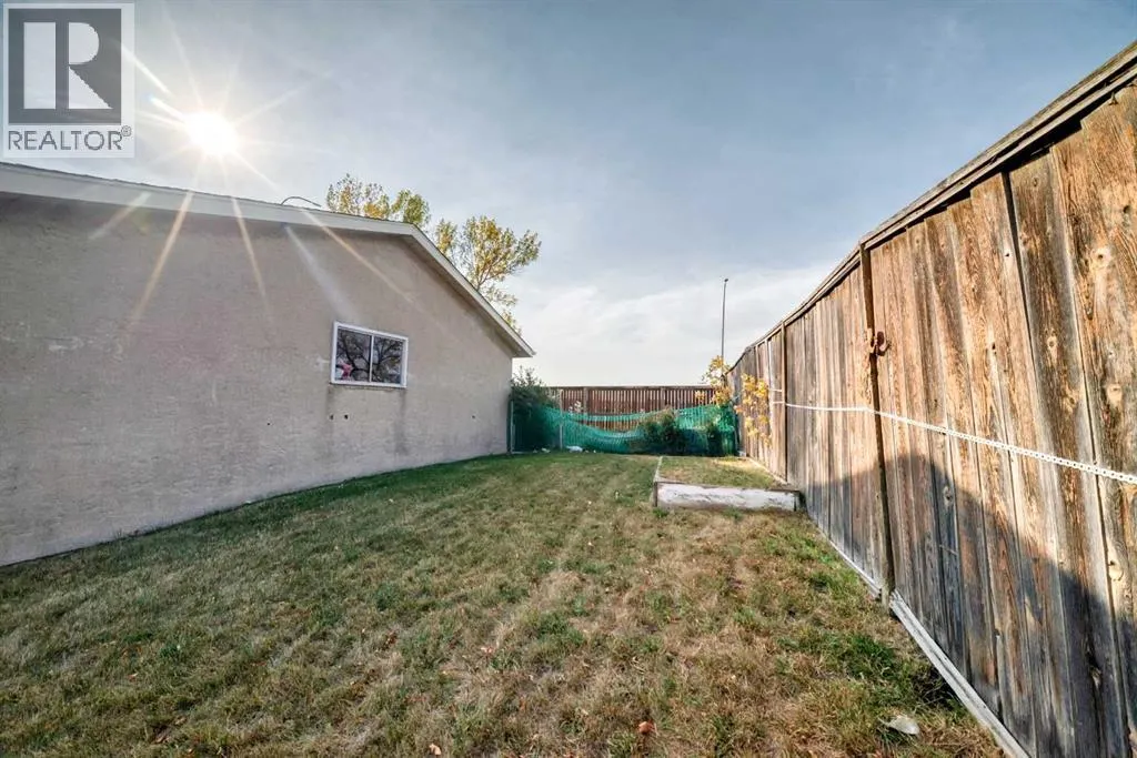 147 Castledale Way NE