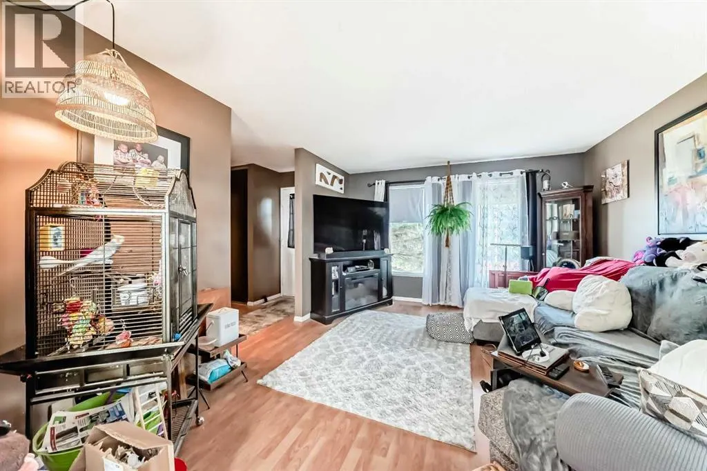 147 Castledale Way NE