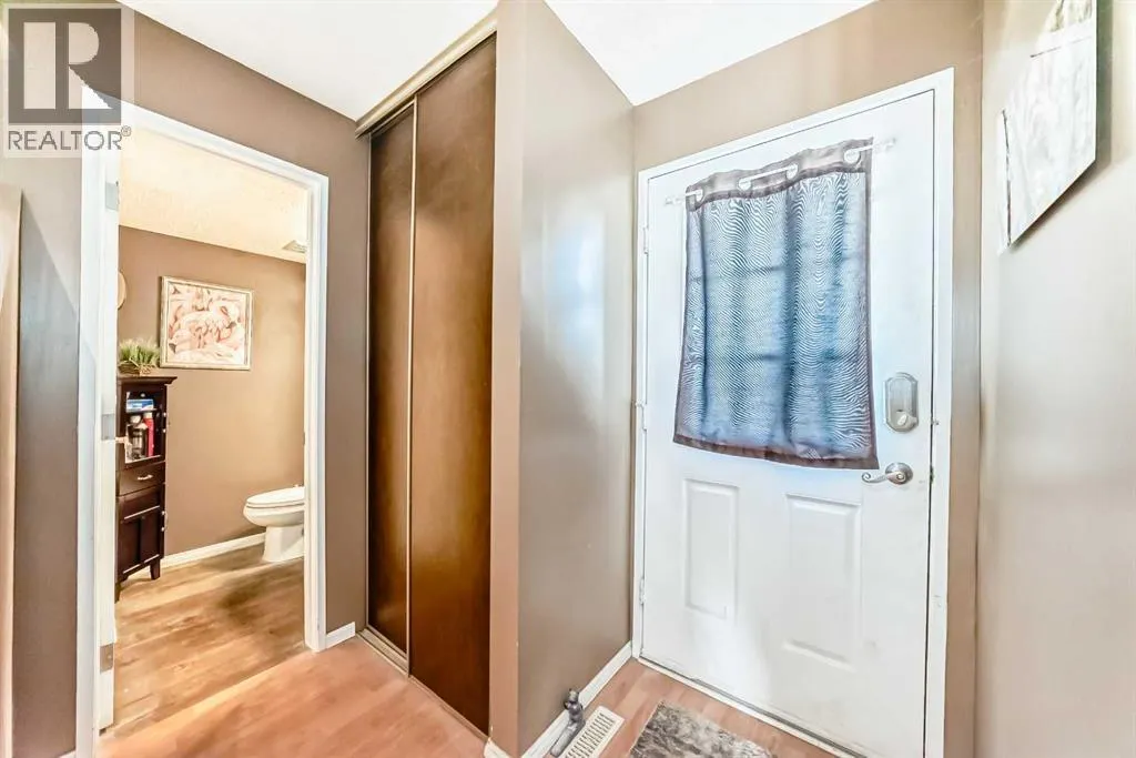 147 Castledale Way NE