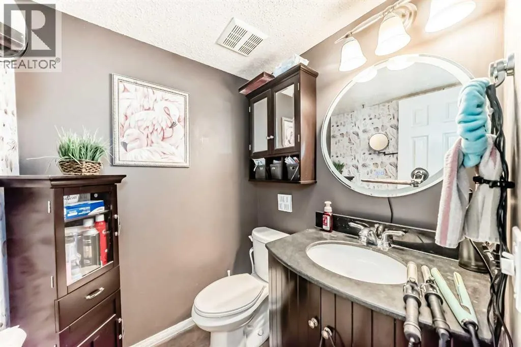 147 Castledale Way NE