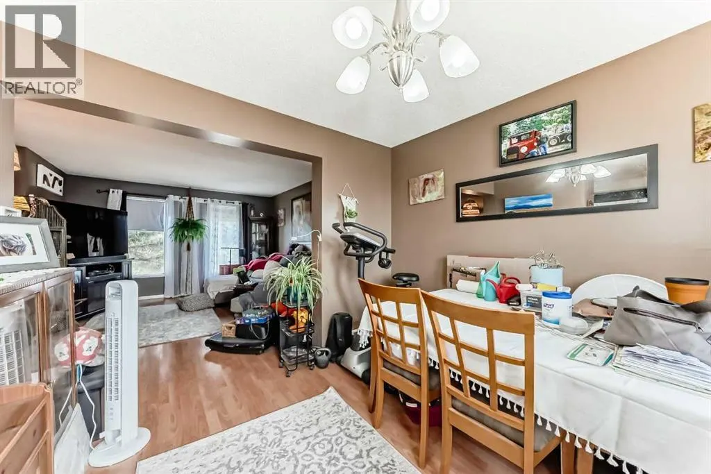 147 Castledale Way NE