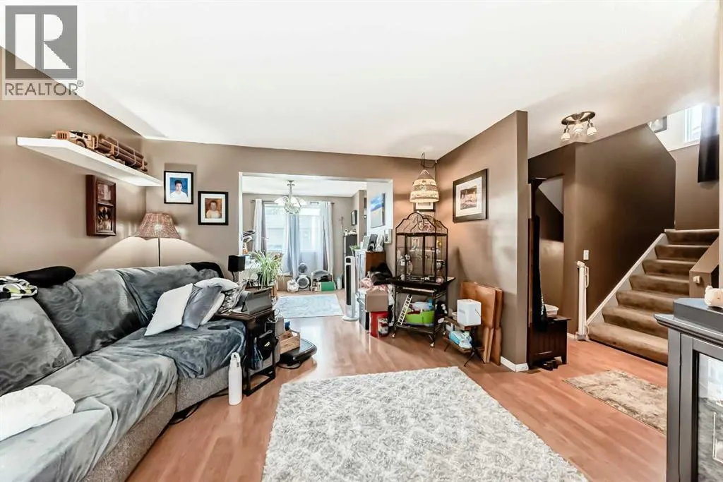 147 Castledale Way NE