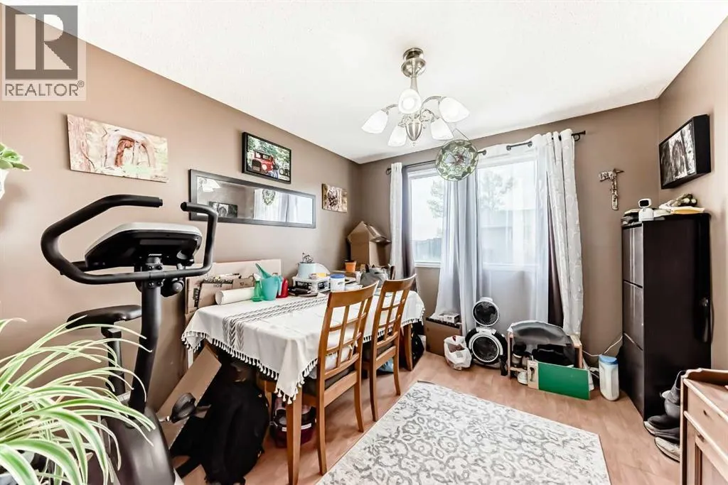 147 Castledale Way NE