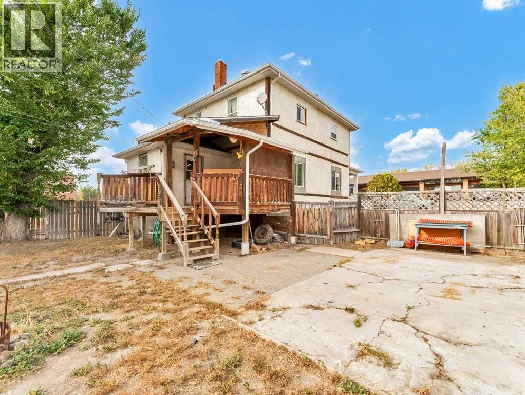 261 4 Street SW