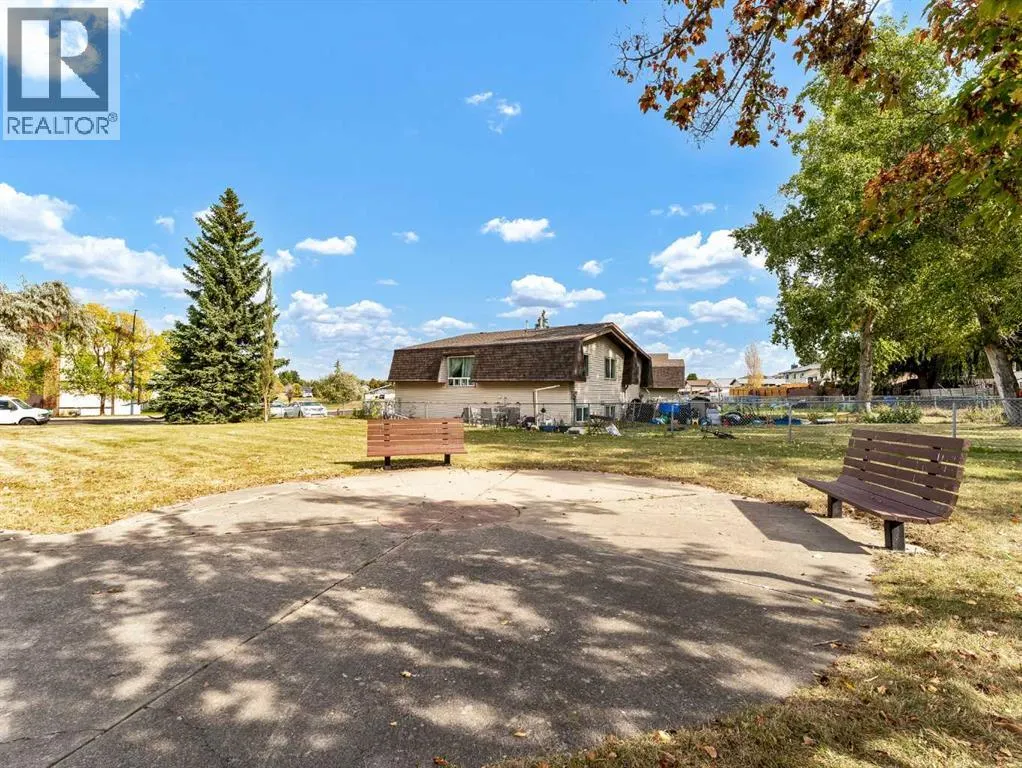 90 Simpson Crescent SE