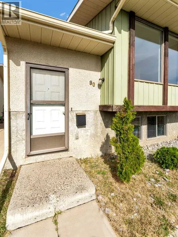 90 Simpson Crescent SE