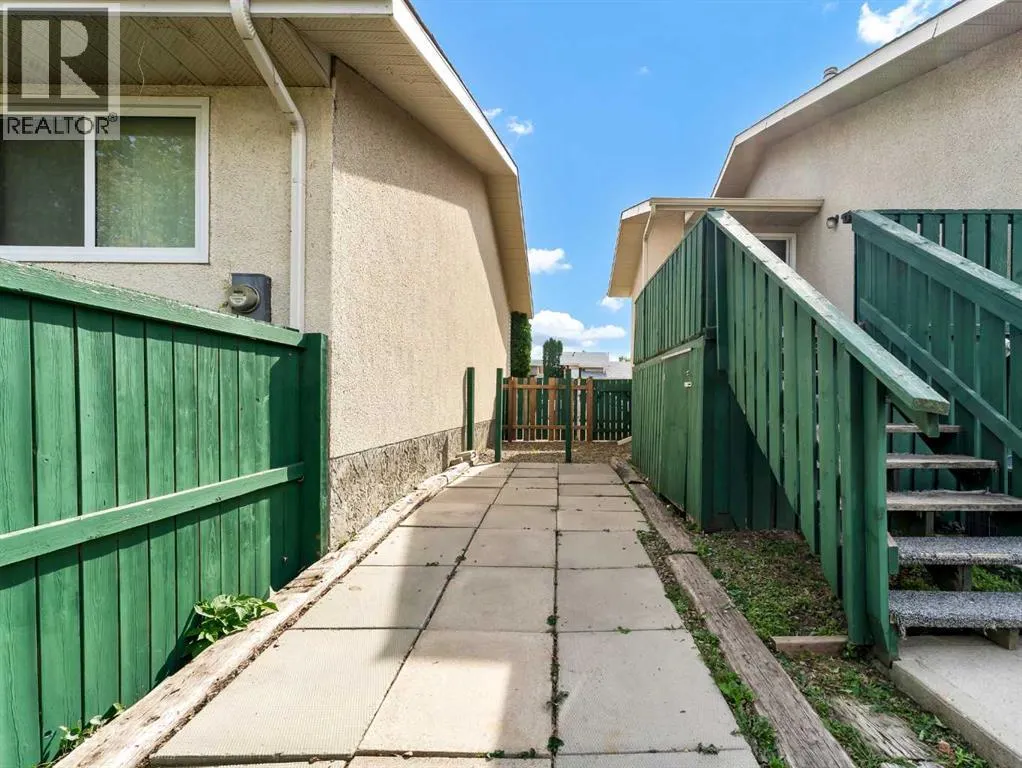 90 Simpson Crescent SE