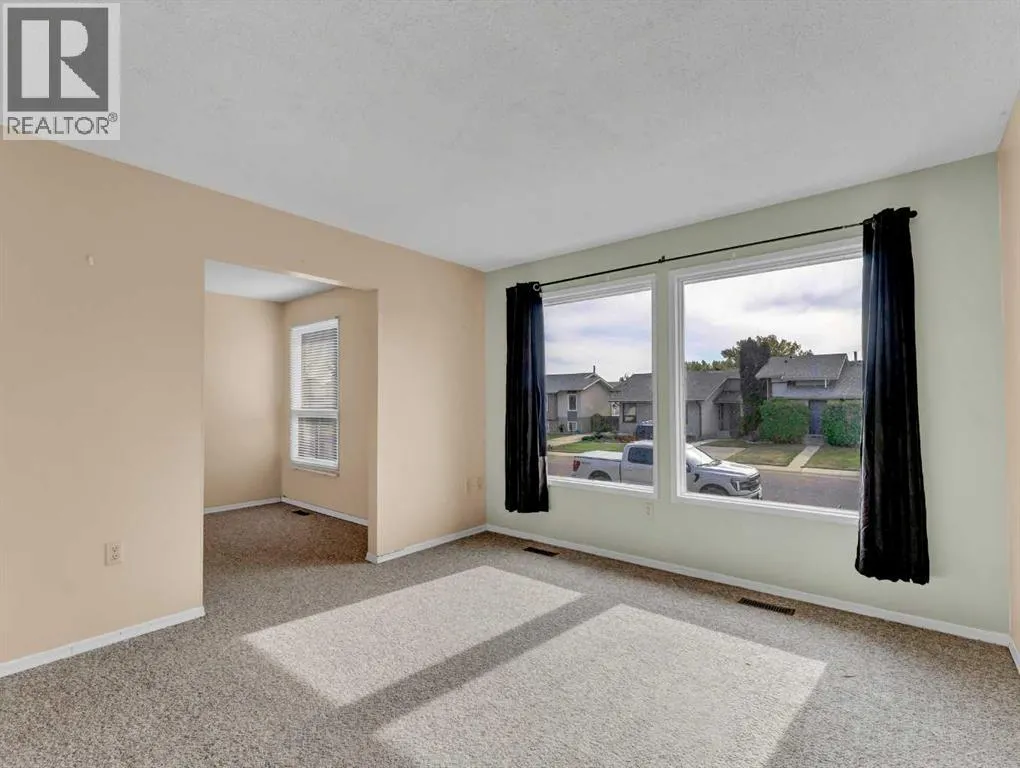 90 Simpson Crescent SE