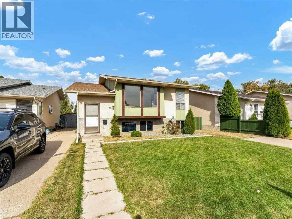 90 Simpson Crescent SE