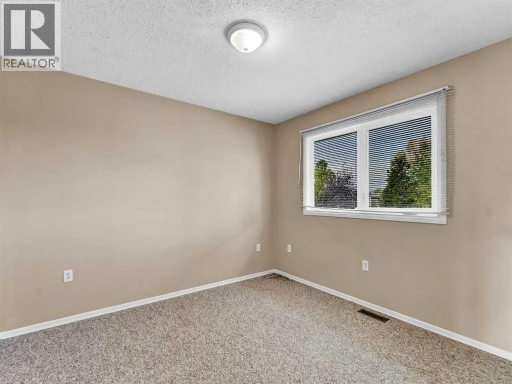 90 Simpson Crescent SE