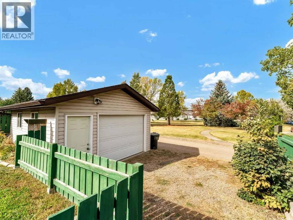 90 Simpson Crescent SE