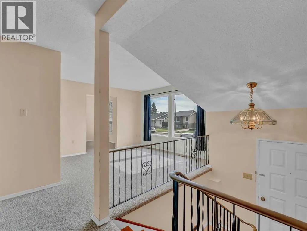 90 Simpson Crescent SE