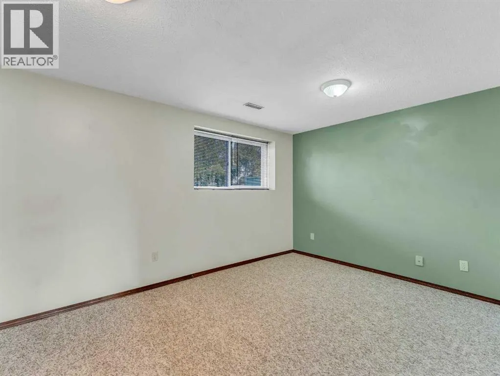 90 Simpson Crescent SE