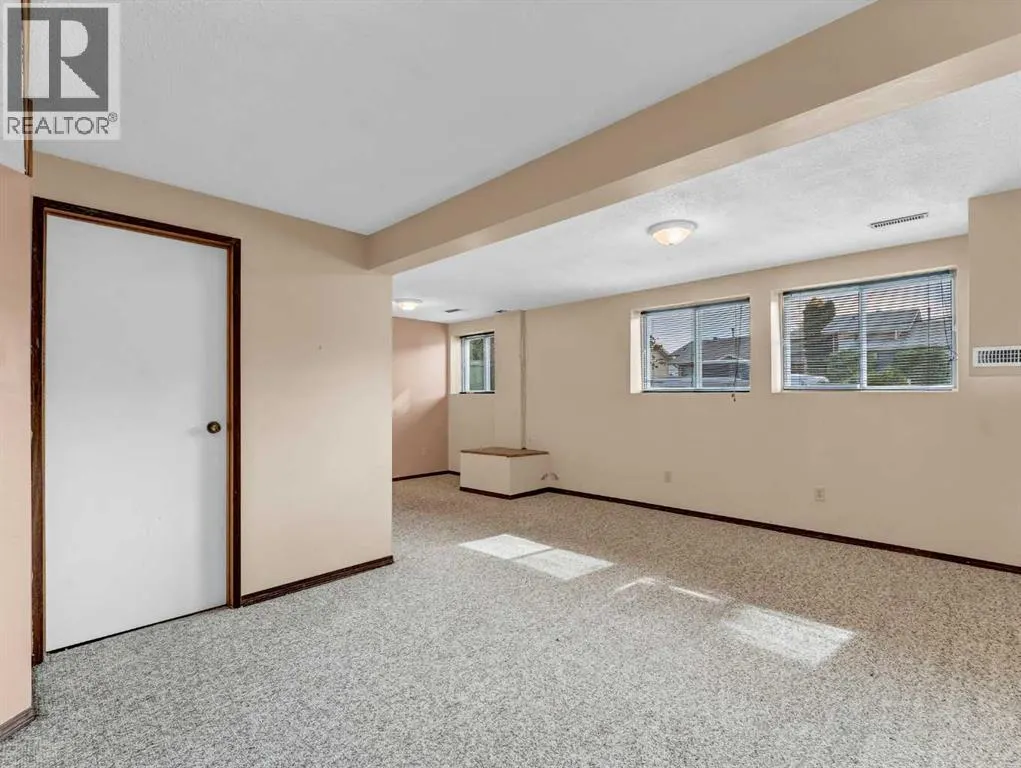 90 Simpson Crescent SE