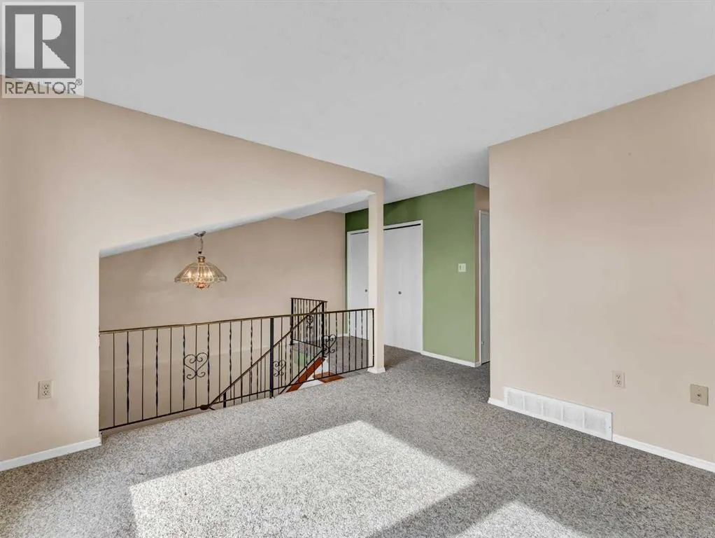 90 Simpson Crescent SE