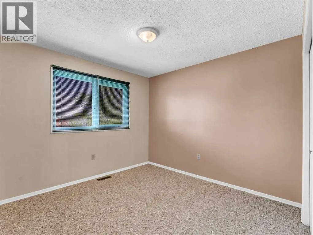 90 Simpson Crescent SE