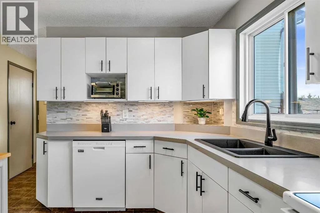 23 Riverbirch Place SE