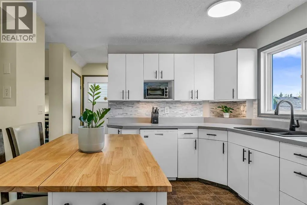 23 Riverbirch Place SE