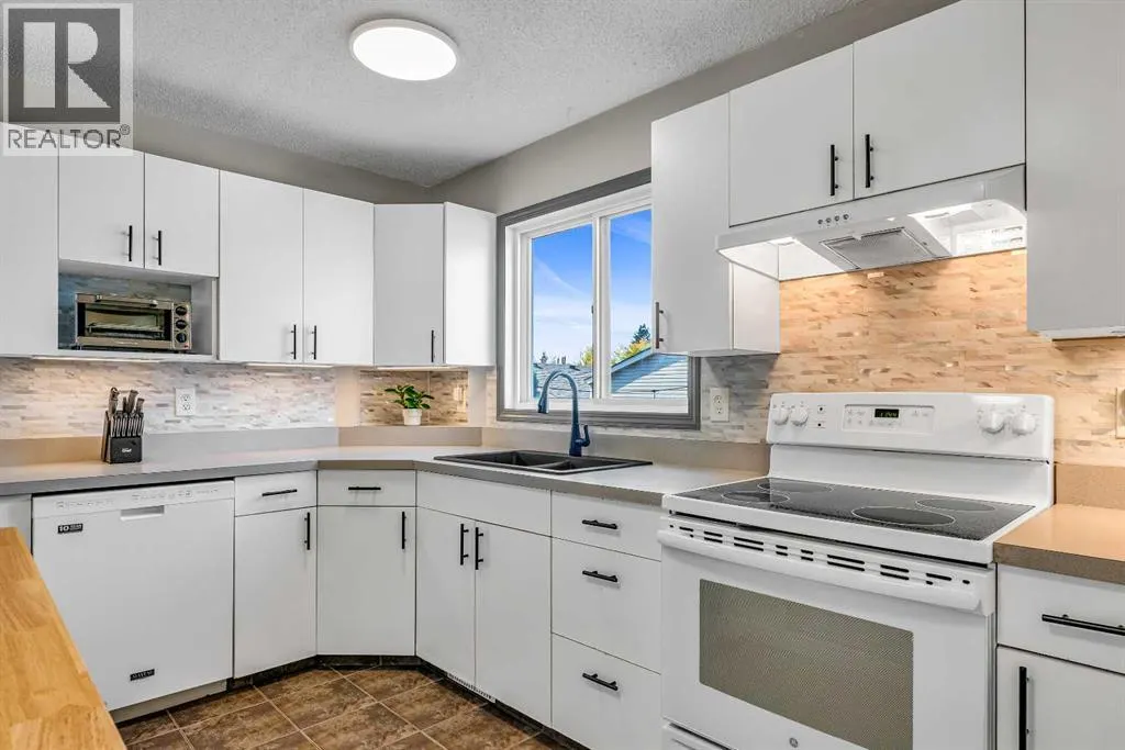 23 Riverbirch Place SE