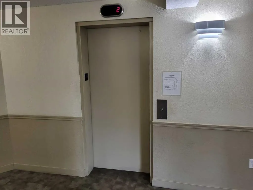 113, 485 Redcrow Boulevard W