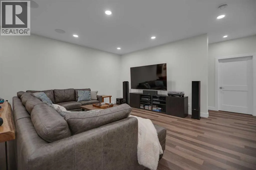 220 Parkwood Place SE