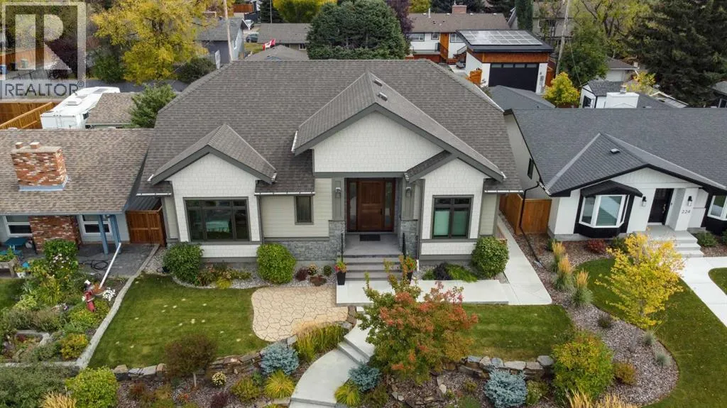 220 Parkwood Place SE