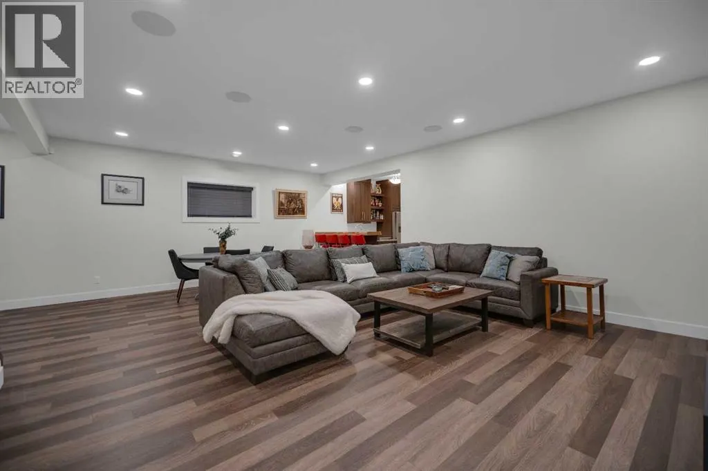 220 Parkwood Place SE