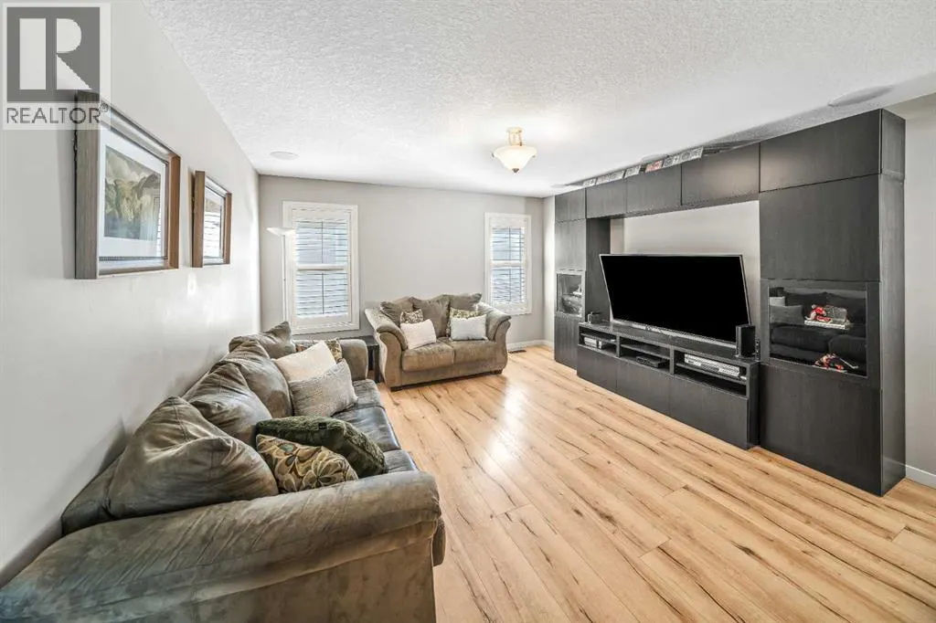 220 Auburn Meadows Crescent SE